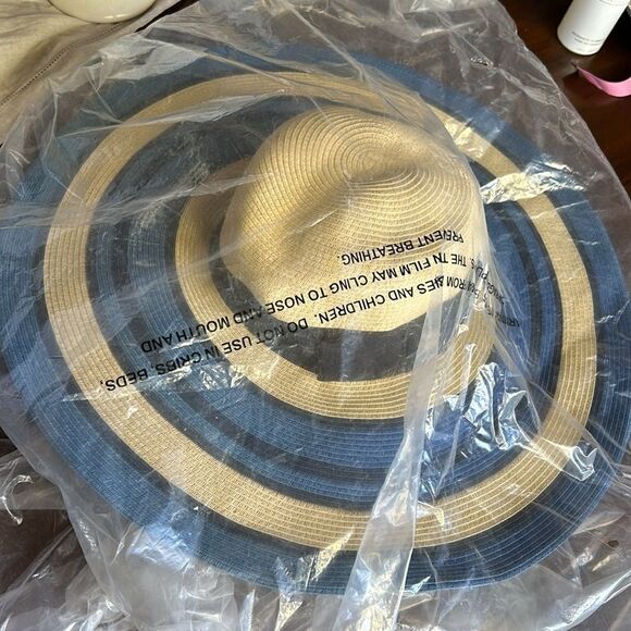 Draper James Create & Barrel Wide Brim Blue Beige Stripe Sun Hat NWT - Picture 4 of 9